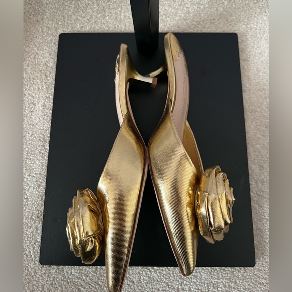 Jennifer Sumko by Antonio Melani Gold Kitten Heels - Picture 2 of 5